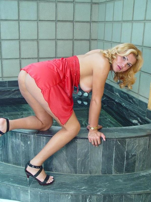 20P Bathing big tit blonde tranny