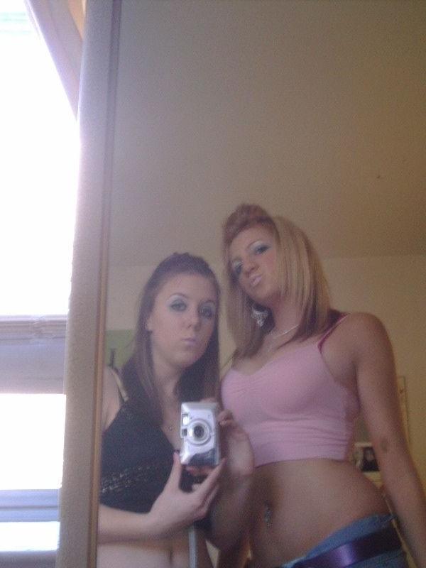 10P Amazing gadget poses near the mirror and takes off clothes