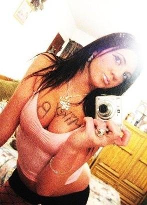 10P Amazing gadget poses near the mirror and takes off clothes