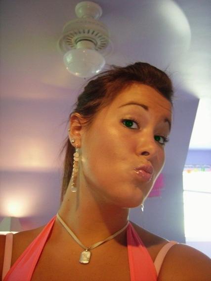 10P Amazing gadget poses near the mirror and takes off clothes