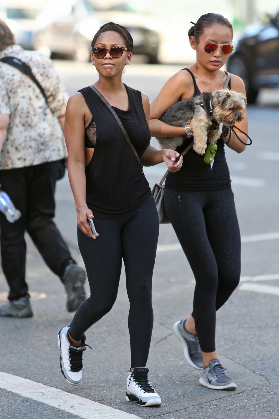 7P Meagan Good tight pants pics