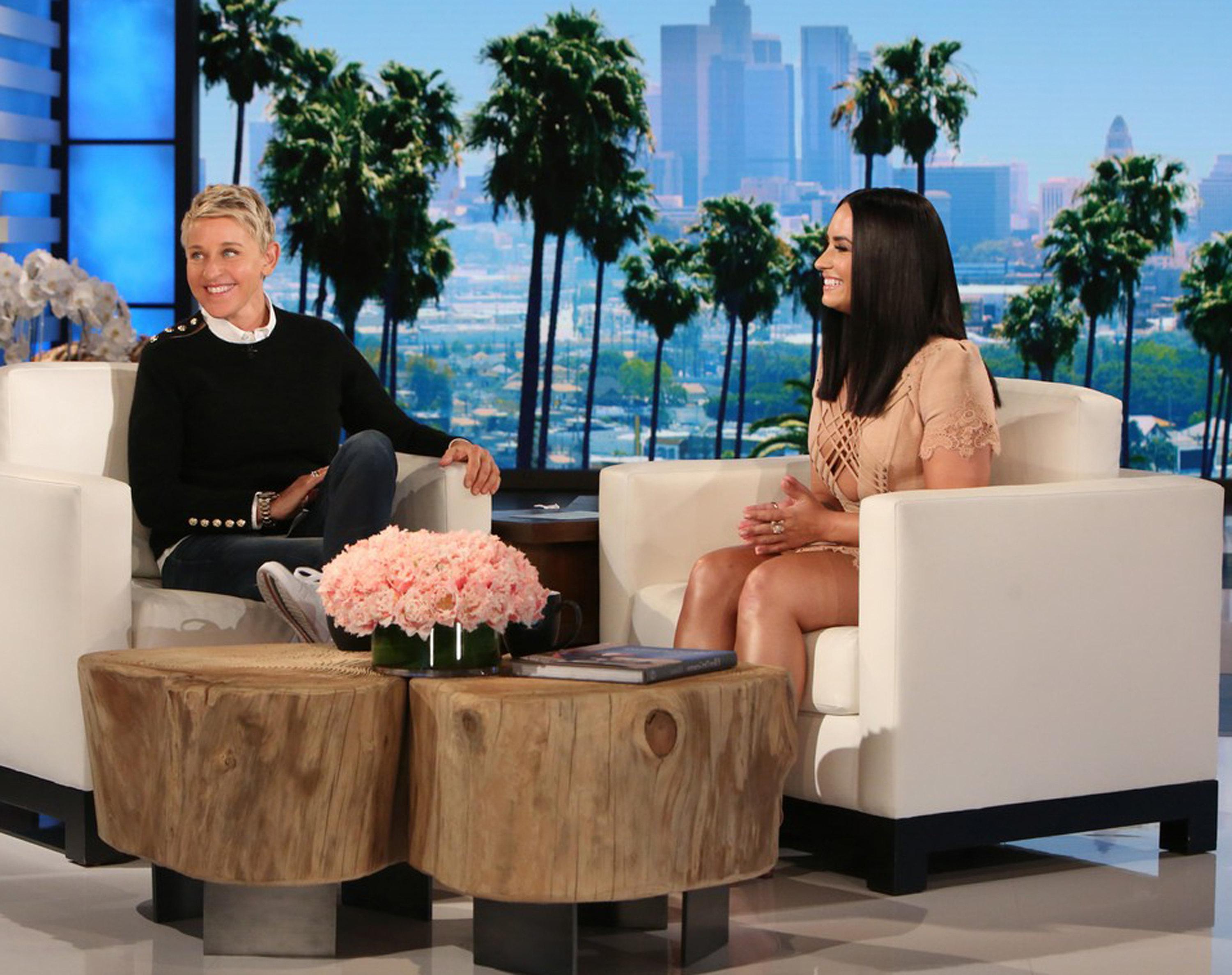 4P Demi Lovato Looks Dangerously Curvy On Ellen