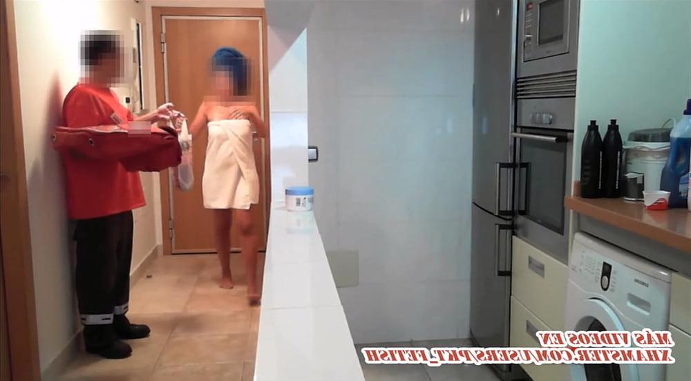 6P Horny wife asks a massage to the delivery pizza