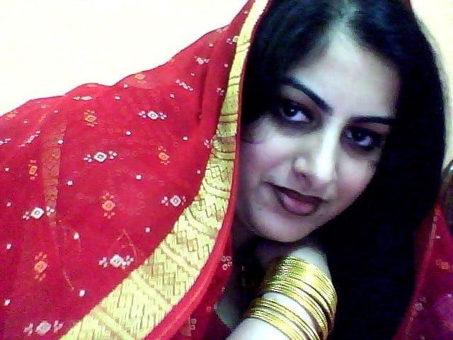 25P Beautiful Curvy Wife Extream Hot Nude Photos