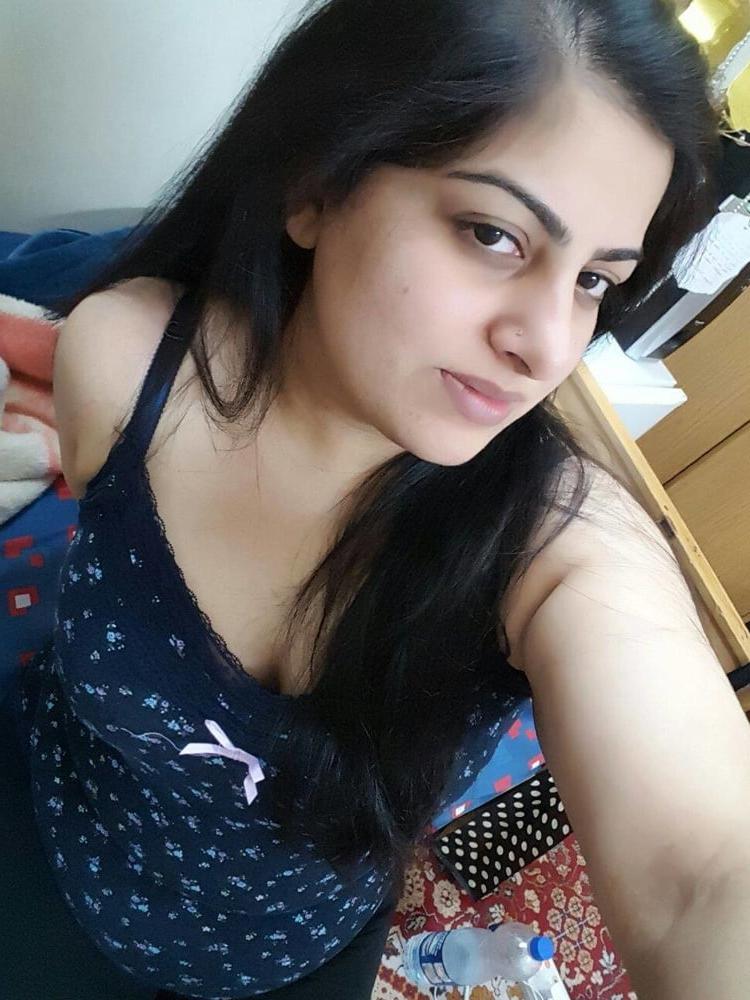 25P Beautiful Curvy Wife Extream Hot Nude Photos