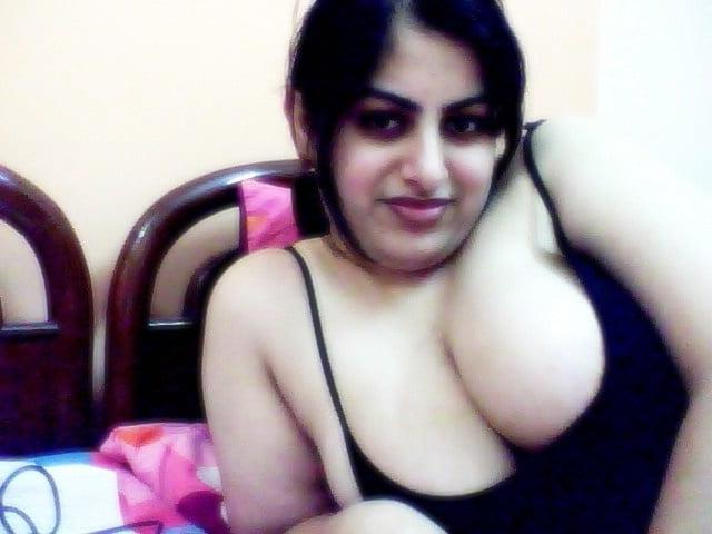 25P Beautiful Curvy Wife Extream Hot Nude Photos