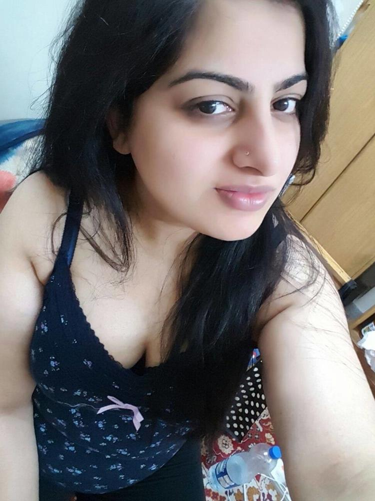 25P Beautiful Curvy Wife Extream Hot Nude Photos