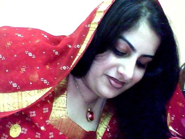 25P Beautiful Curvy Wife Extream Hot Nude Photos