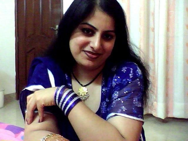 25P Beautiful Curvy Wife Extream Hot Nude Photos