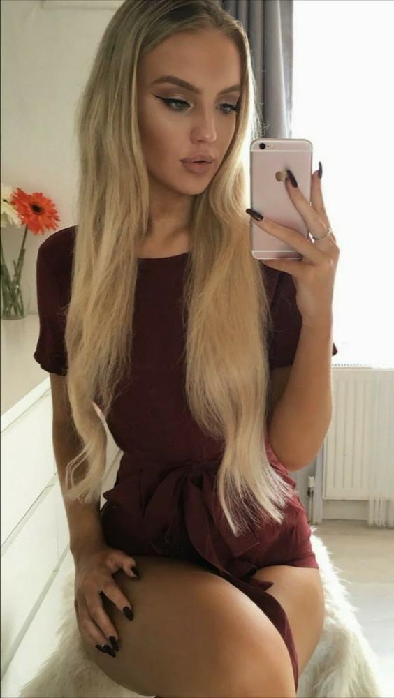 25P Saskia-chelsea Smith - Instagram model