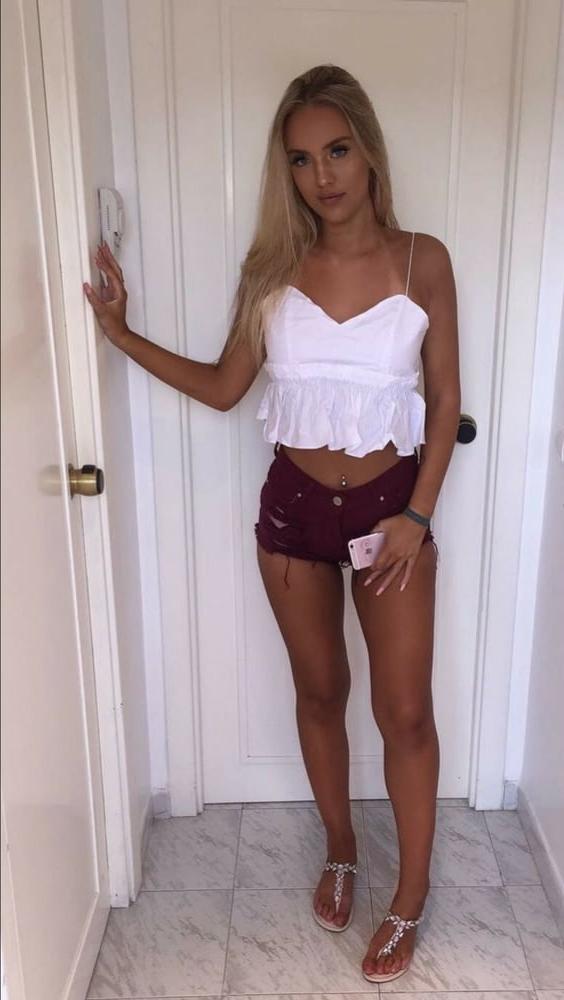 25P Saskia-chelsea Smith - Instagram model