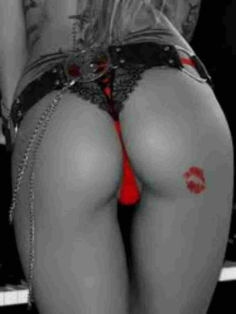 25P Art sex in black and white