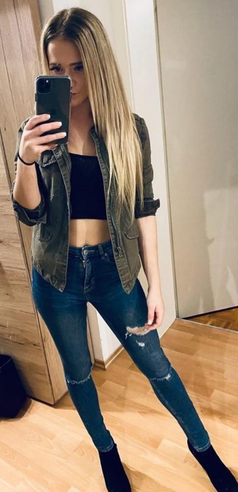 25P Blondes sexy Model entblößt