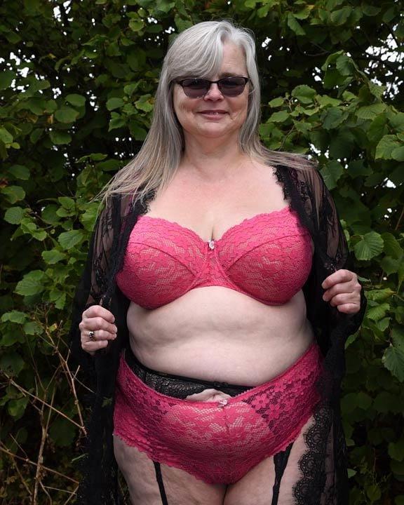 25P Tracy, sexy UK FAT GILF Slut