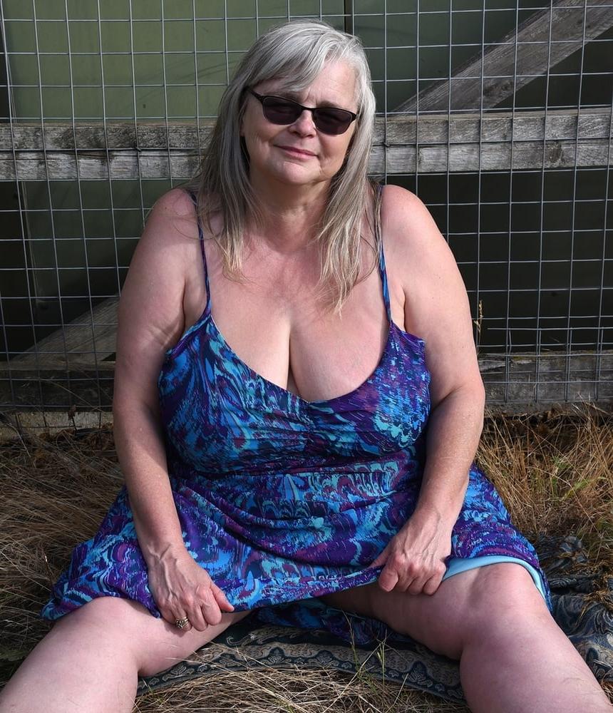 25P Tracy, sexy UK FAT GILF Slut