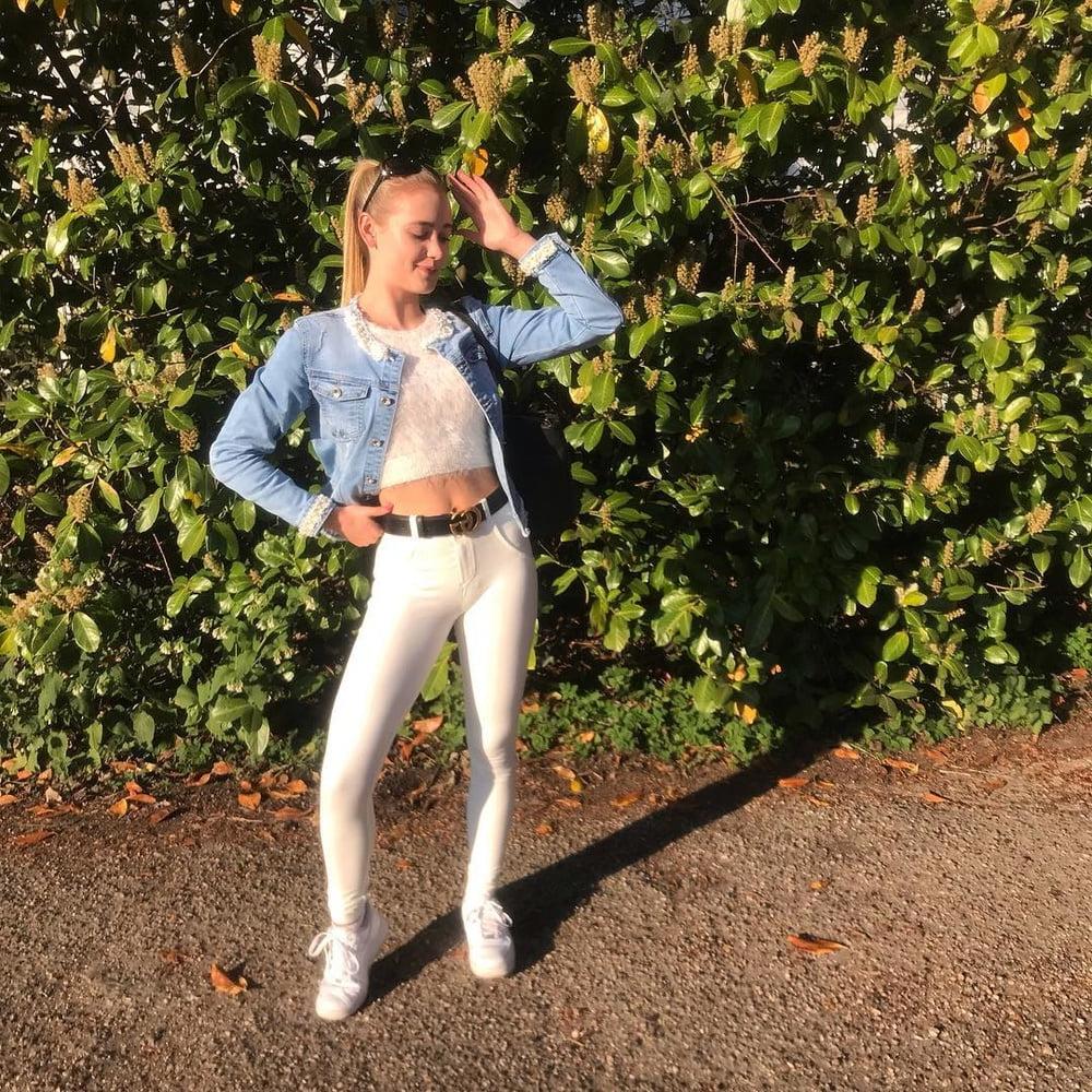 25P Snowbunny Blonde Model