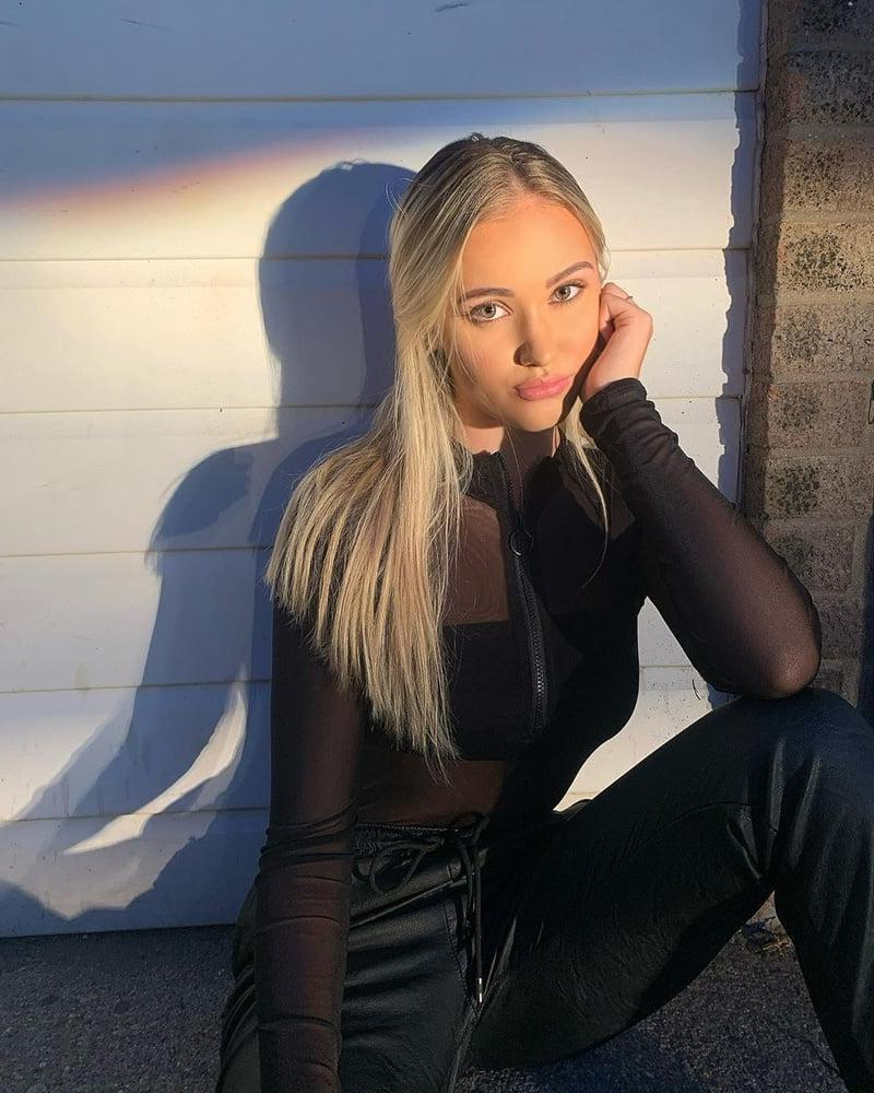 25P Snowbunny Blonde Model