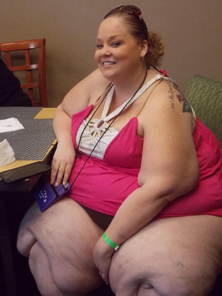 25P Fat Chicks With Deceptively Thin Faces 24