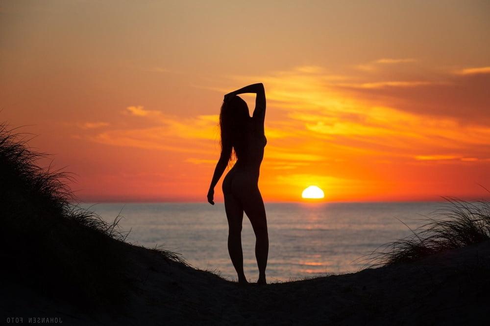 16P Nude Model  Public Nudity ..