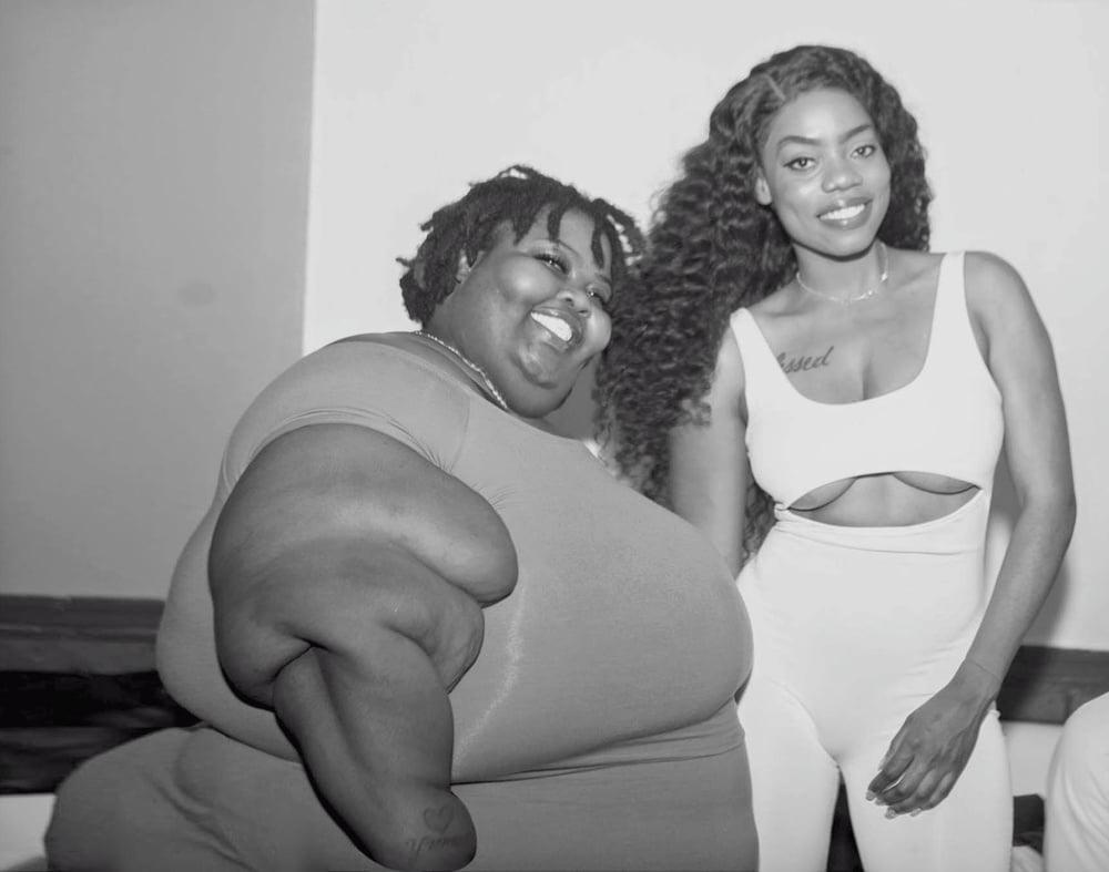 25P Fat Chicks With Skinny Friends 4