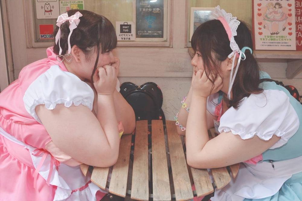 25P Fat Chicks With Skinny Friends 4