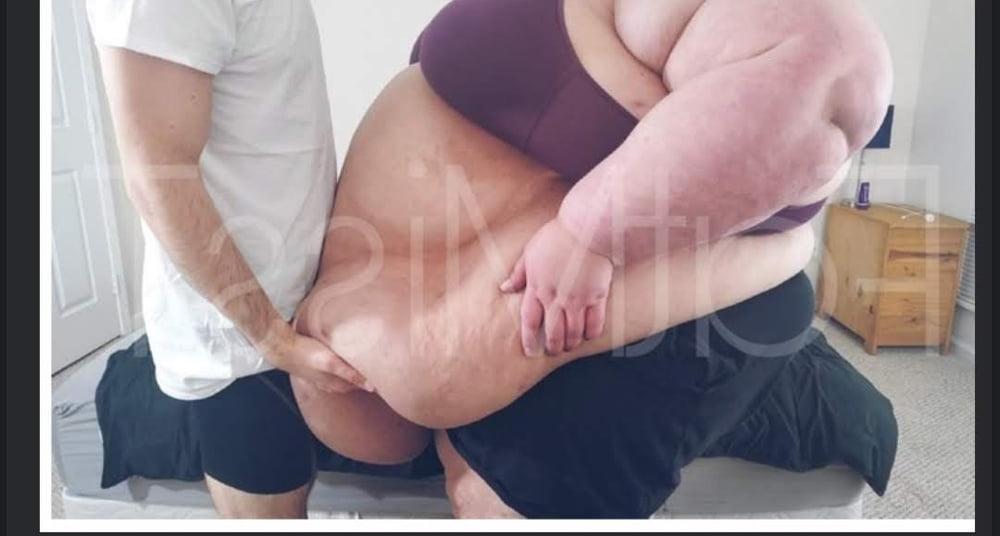 25P Fat Chicks With Skinny Friends 4