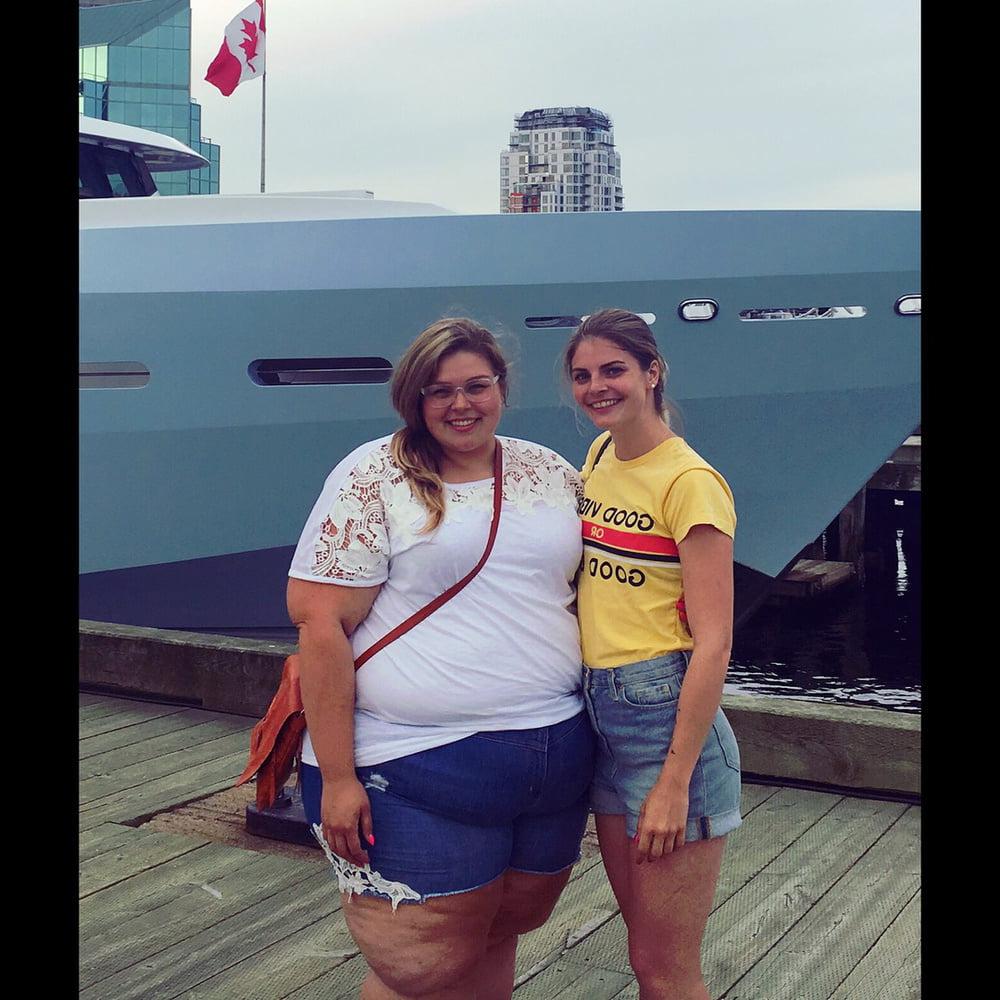 25P Fat Chicks With Skinny Friends 6