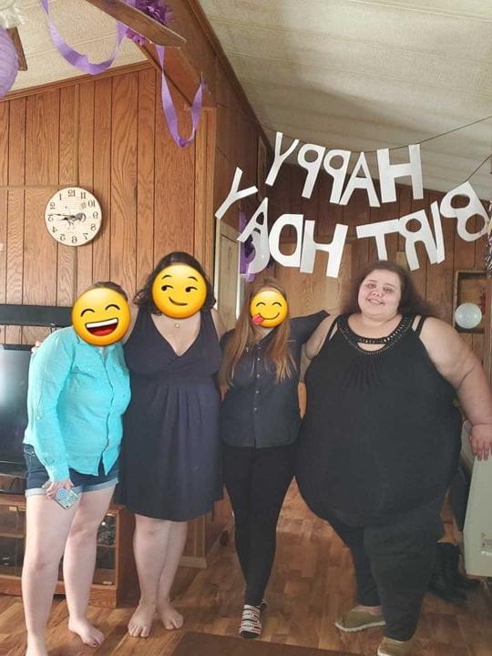 25P Fat Chicks With Skinny Friends 3