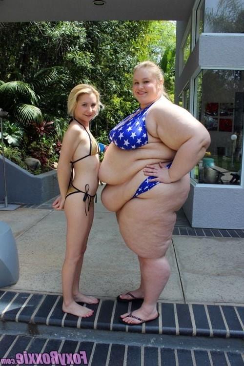 25P Fat Chicks With Skinny Friends 3