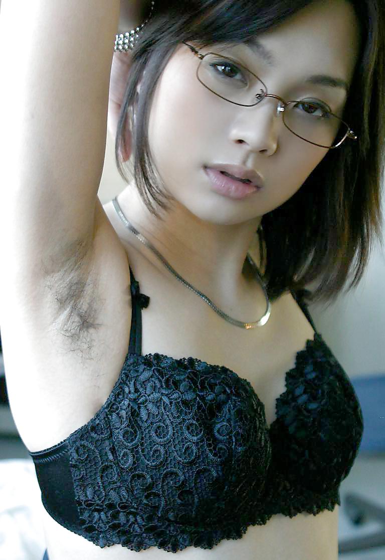 25P Japanese and Chinese girls with hairy armpits