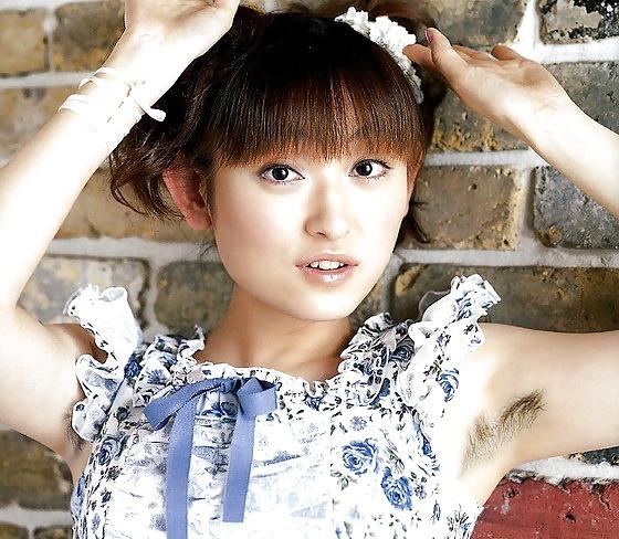 25P Japanese and Chinese girls with hairy armpits