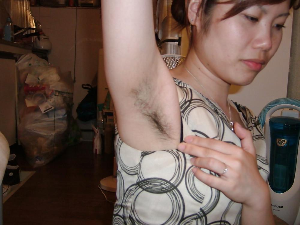 25P Japanese and Chinese girls with hairy armpits