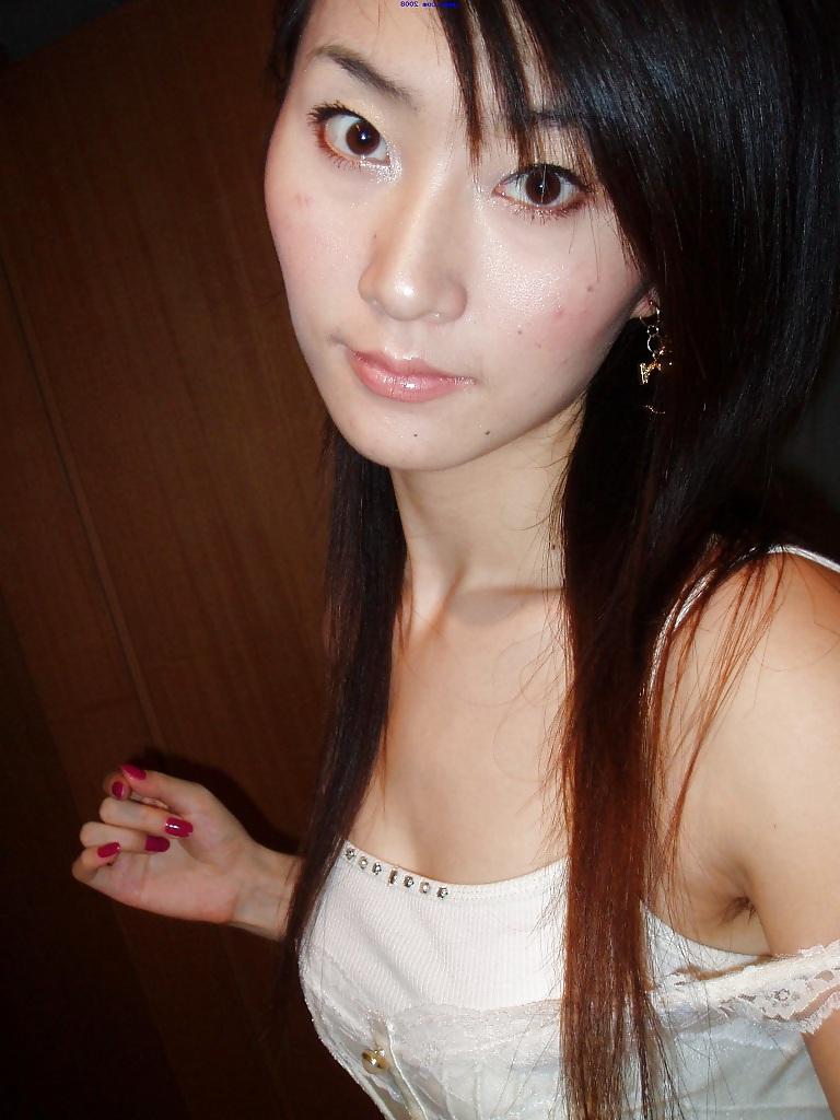 25P Japanese and Chinese girls with hairy armpits