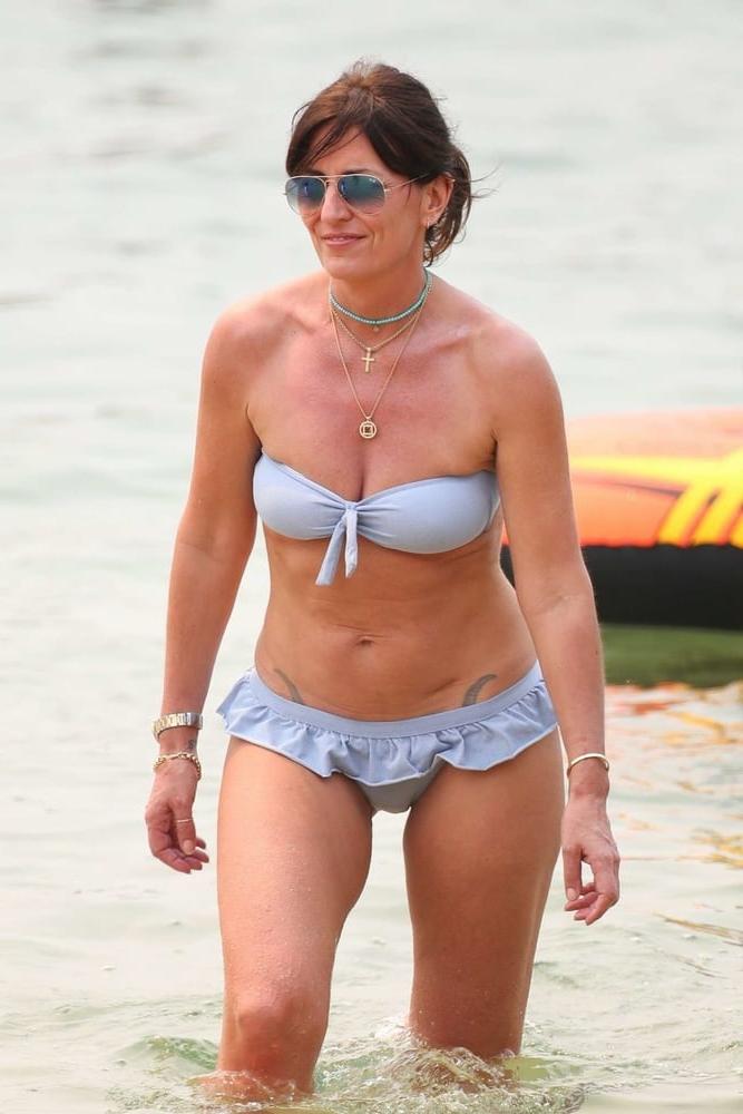 25P Davina McCall showing off her tight sexy MILF body