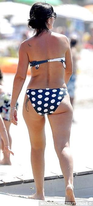 25P Davina McCall showing off her tight sexy MILF body