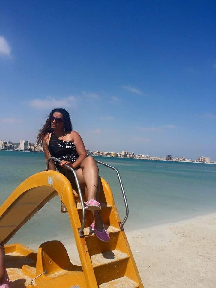 25P horny wife 6