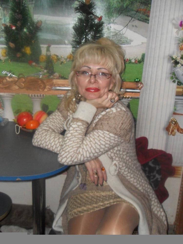 25P Short Haired Blonde Matures with Glasses
