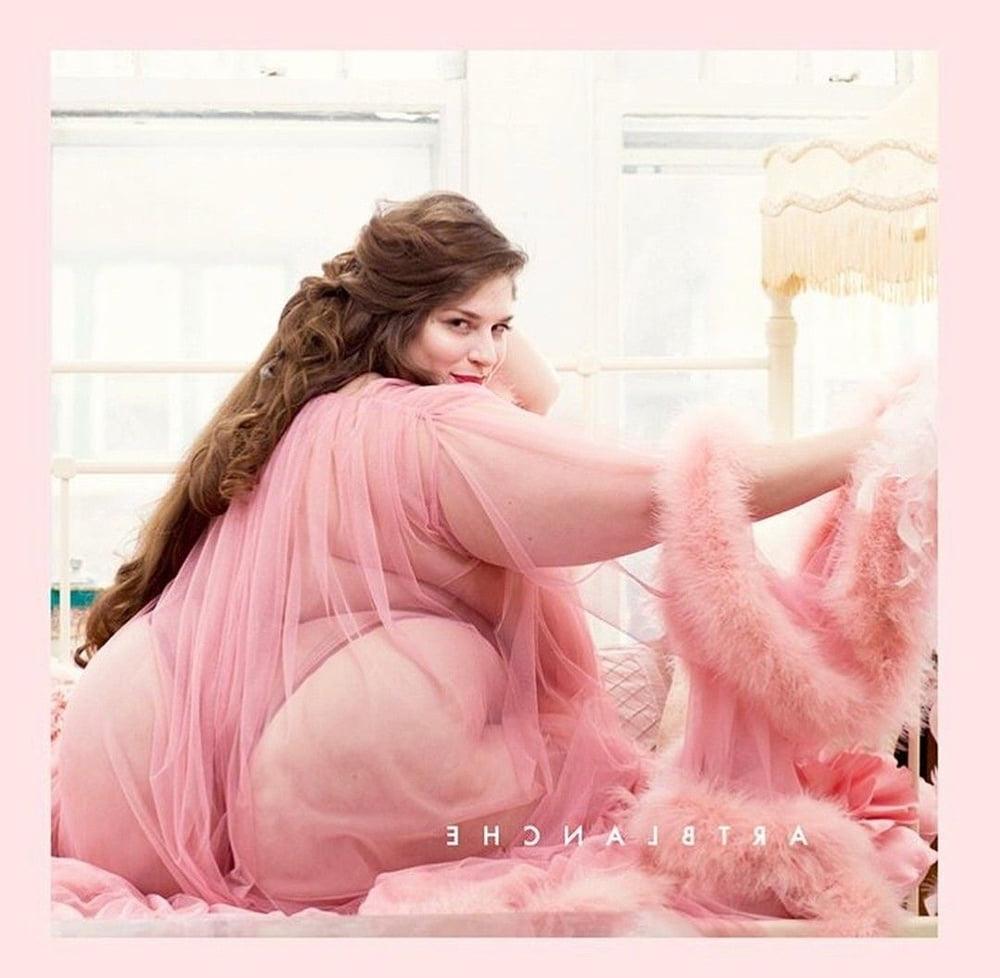 24P curvy butts1