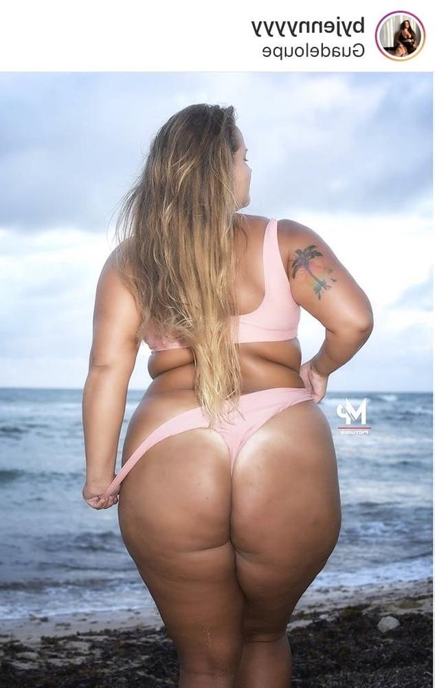 24P curvy butts1