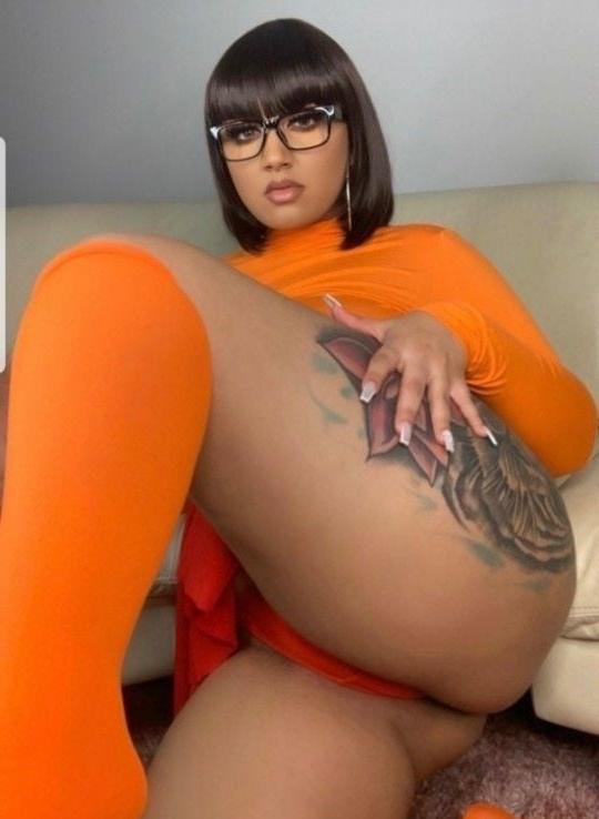 24P curvy butts1