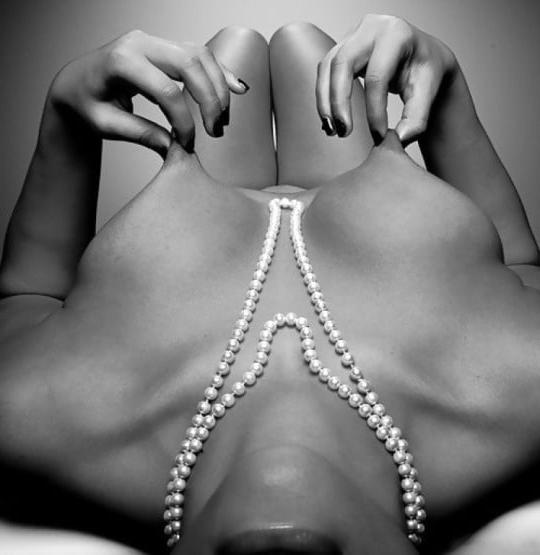 25P Erotic Art in B&amp;W