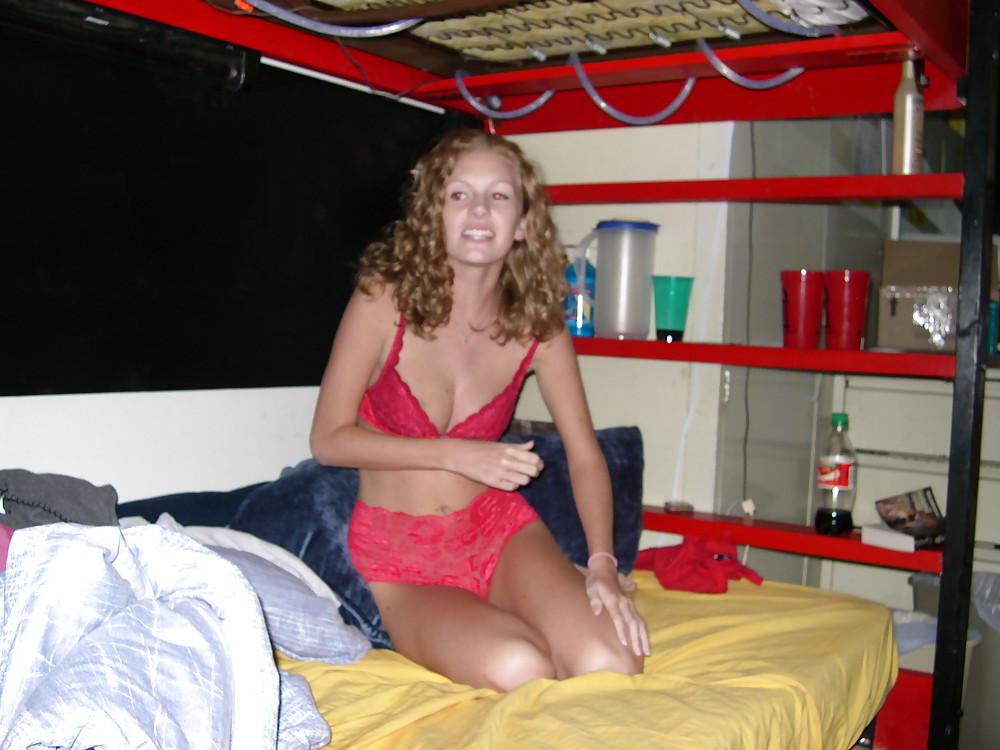25P AMATEUR CURLY BLONDE I