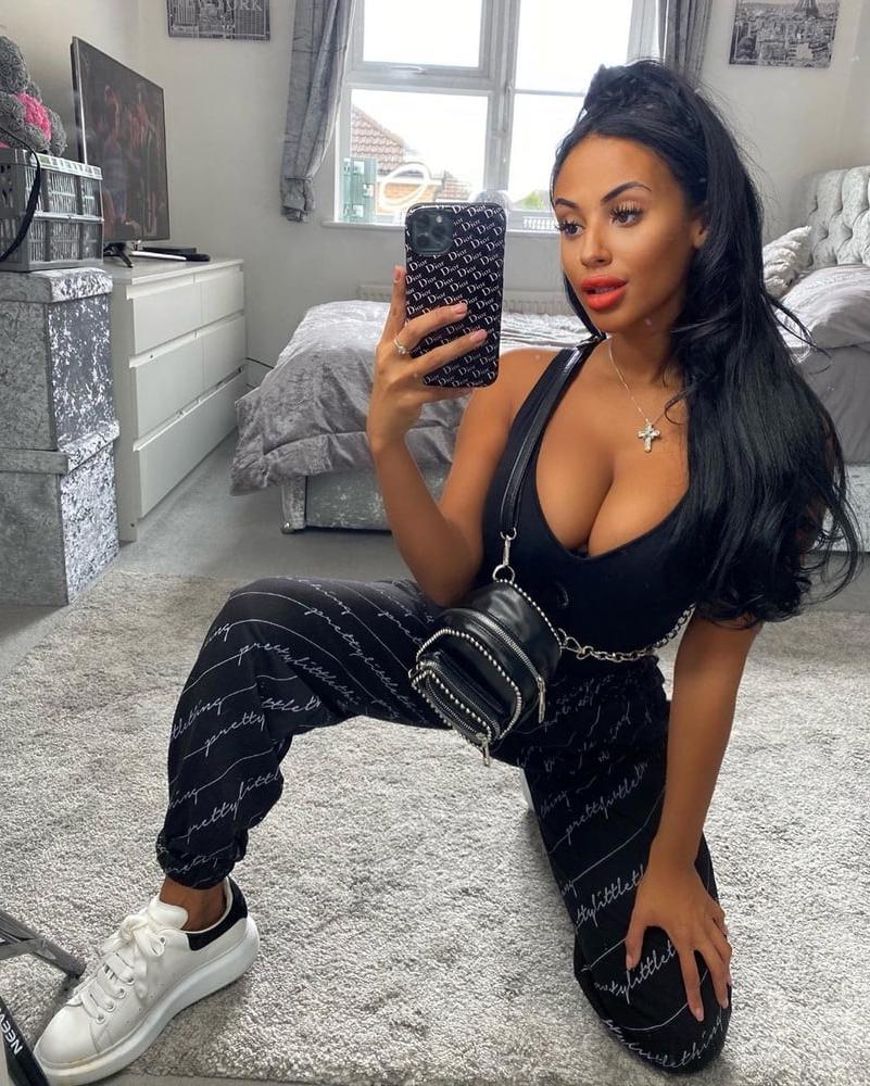 25P Curvy Brunette Slut Nice Tits &amp; Ass