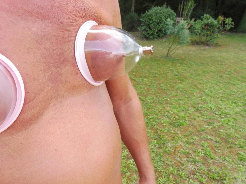25P Pompe a seins pour avoir les meme petits seins que ma femme