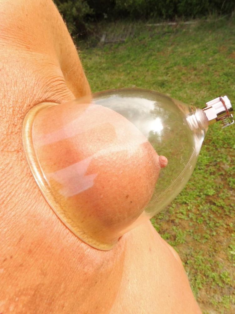 25P Pompe a seins pour avoir les meme petits seins que ma femme