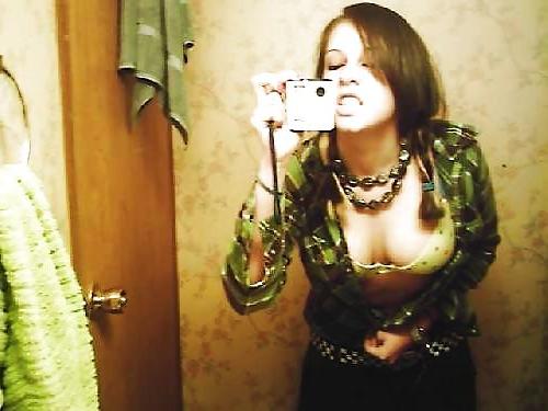 7P SelfShot in tha bathroom :P