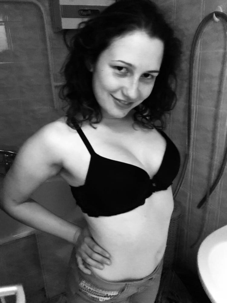 25P Hot Babes in bra and panties plus some hot transexuals.