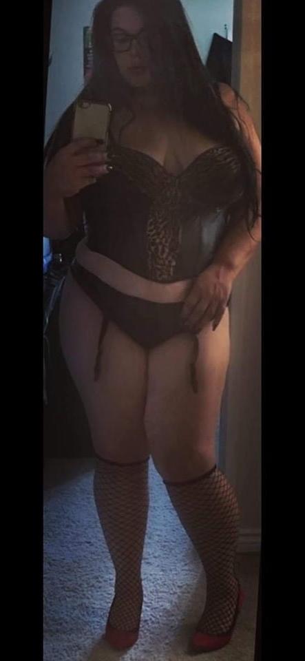 25P Hot Babes in bra and panties plus some hot transexuals.