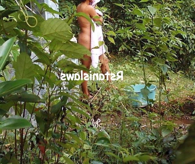 7P Hot voyeur pics of a busty Sri Lankan wife bathing and showi