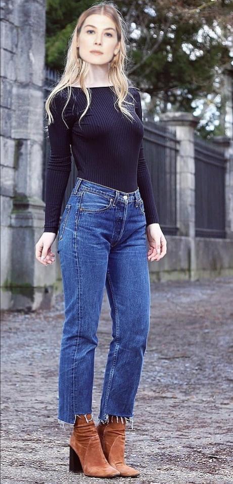 25P Rosamind Pike Faked wearing levis jeans